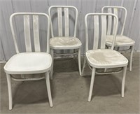 (AB) 
Set of 4 Plastic Patio Chairs