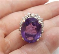 14KT GOLD OVAL CUT AMETHYST RING WITH 24 DIAMONDS