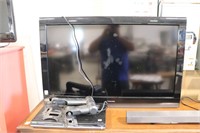 TOSHIBA FLAT SCREEN TV 40" WITH REMOTE, DVD PLAYER