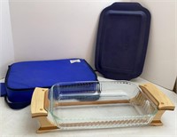 Pyrex portable insulated and wooden carrier