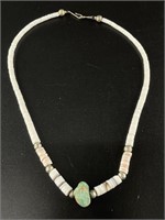 Necklace with Keshi beads made from coral and a tu