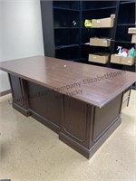 Desk approximate measurements 36 71 x 29 tall,