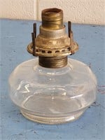 ANTIQUE QUEEN MARIE OIL LAMP CONVERTED TO ELECTRIC