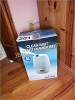AIR MOVATIONS CLEAN MIST HUMIDIFIER