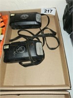 2 X'S BID POLAROID  CAPTIVA CAMERAS