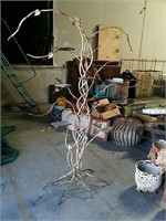 Iron tree plant holder