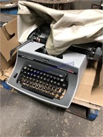 SMITH-CORONA MANUAL TYPEWRITER