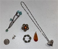 VINTAGE LOT OF MOSTLY STERLING SILVER JEWELRY.