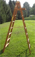 Wood 8' step ladder