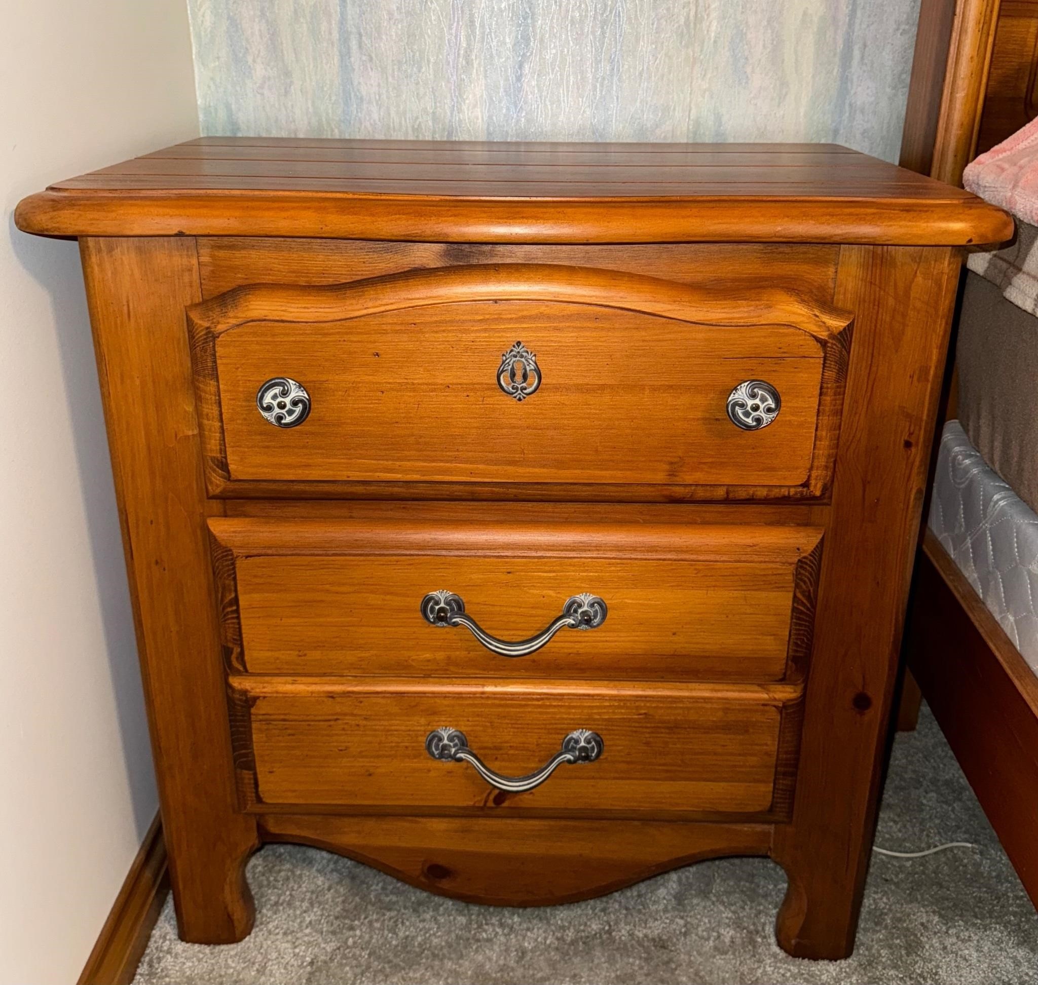 (2) Night Stands / Bedside Tables