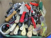 larger lot of knives -cutlery -utensils