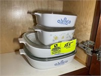 GROUP OF CORNING WARE TYPE CASSEROLE DISHES WITH L
