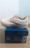 Brooks "Revel 4" Womens shoes-Size 9.5