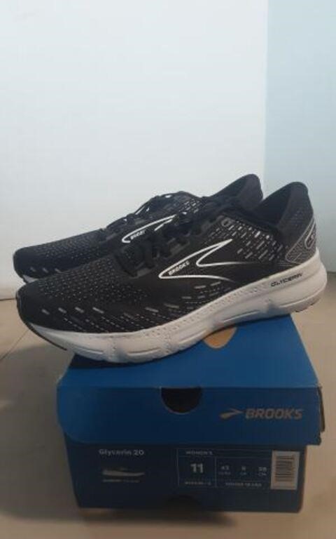 BROOKS MEN AND WOMEN RUNNING SHOES