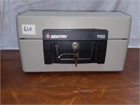 Sentry 1150 Safe With Keys