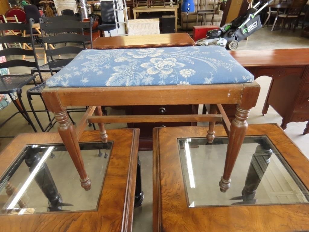 Online Auction of Collectibles, Household & Furniture