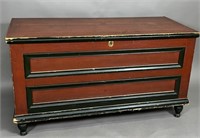 Blanket chest ca. 1830; in pine with a painted