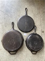 LOT OF 3 LODGE CAST IRON SKILLETS