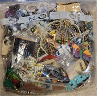 T - BAG OF MIXED COSTUME JEWELRY (B2)