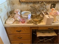 Chamber pot, clock,dish