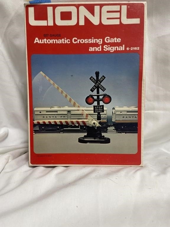 Lionel Train Crossing Gate Set in box