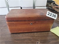 LANE CEDAR CHEST, SALESMAN SAMPLE / GIFT