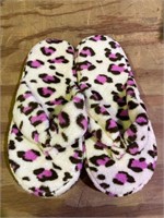 WOMAN SLIPPERS SIZE 7/8