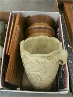 Box of Asian vase and wooden Bowl