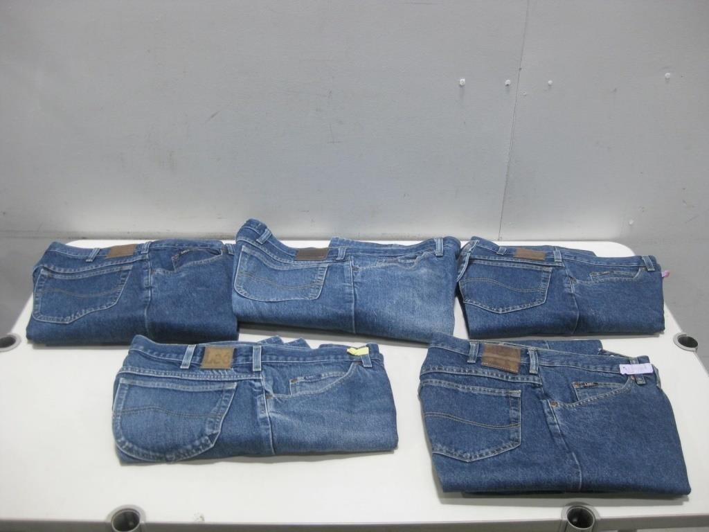 Five Pair Of Jeans Largest Size 42 x 30