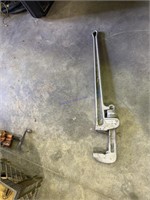 Large pipe wrench