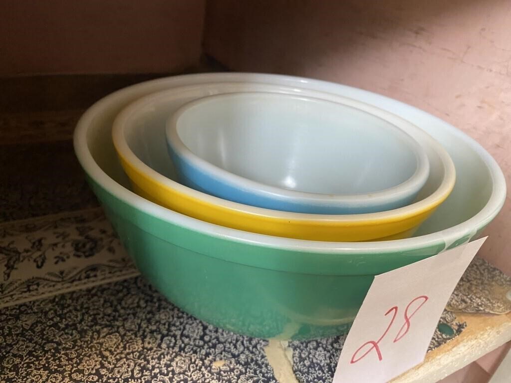 VINTAGE PYREX NESTING BOWLS