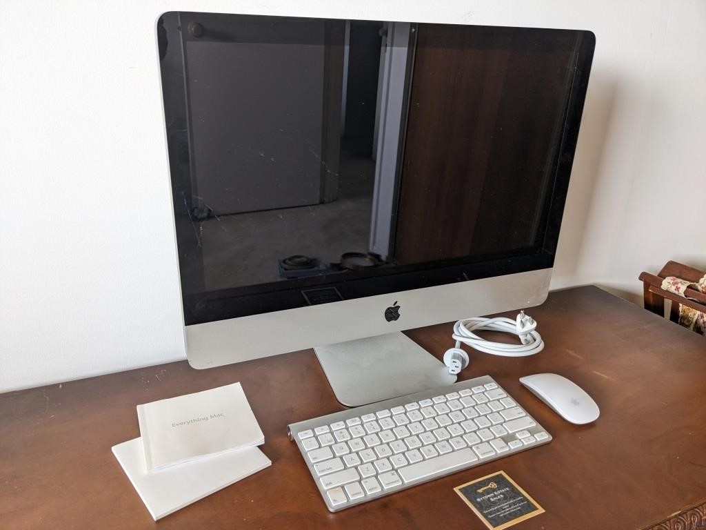 21.5" iMac (2009) Computer/Keyboard & Mouse
