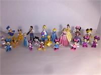 HUGE LOT OF DISNEY SMALL AND MINIATURE CHARACTERS.