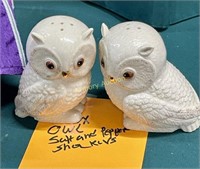 LENOX PORCELAIN OWL SHAKER SET