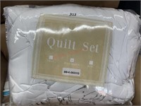 Finely full/queen quilt set