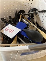 Mixed utensil lot