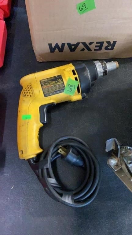 DEWALT DRYWALL SCREW GUN