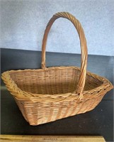 BASKET W/HANDLE