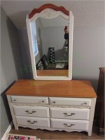 Broyhill Six Drawer Dresser w/ Mirror