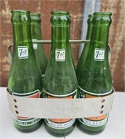 Vintage 6pk of 7 up glass bottles and carrier