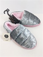 Silver/Pink Fuzzy Slippers (Size: 2-3 Girls)
