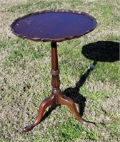 28" tall 19.5" Dia Pie Crust Table Grand Rapids