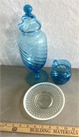 Blue glassware/hobnail plate