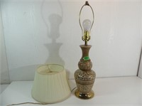 Vintage Table Lamp 25" tall w/lamp shade
