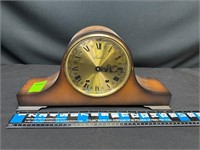 Tradition mantle clock w/key