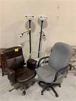 2 ROLLING OFFICE CHAIRS, PAIR OF FLOOR LAMPS,