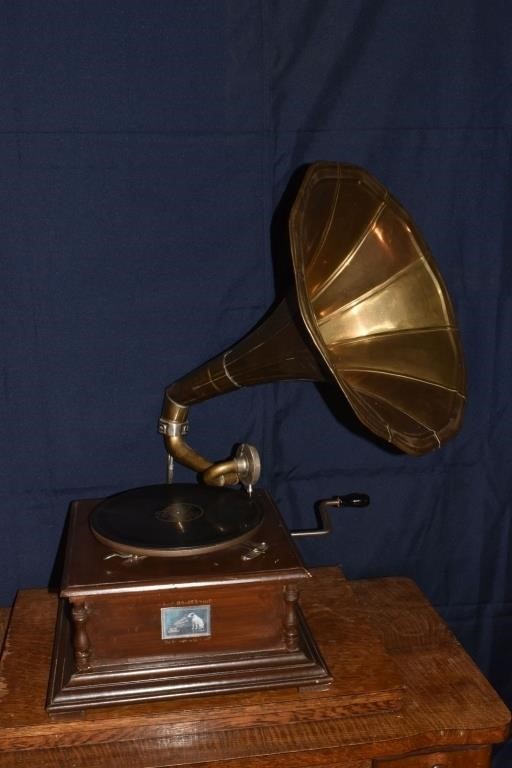 Table top Victrola with brass horn, 14x14x27"h; as