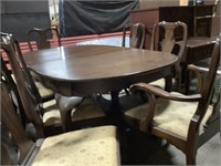 Henkel-Harris Dining Room Table W/6 Chairs & 2