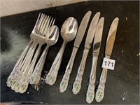 LENOX HOLIDAY FLATWARE SERVICE FOR 4 - 4 PC.