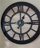 Nice wall clock approx 24 inches diameter